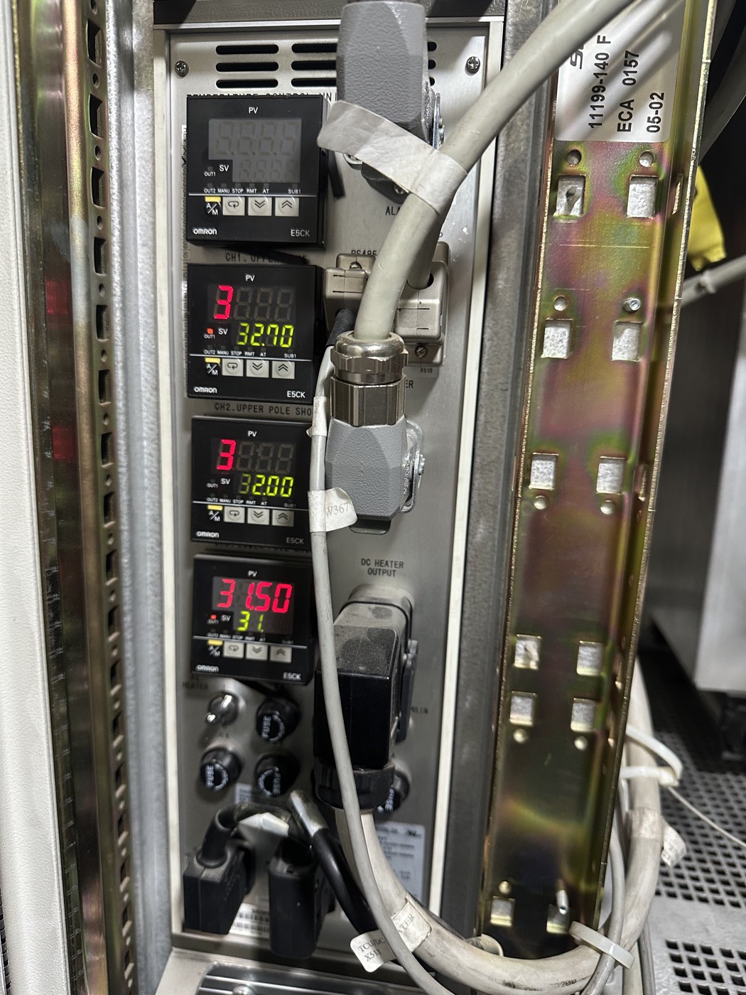 Rack de control térmico multizona con controladores Omron E5CK